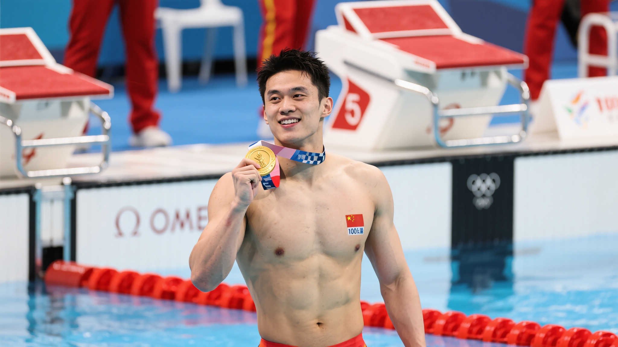 赛中亮相 赛中亮相